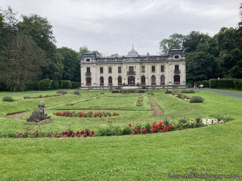 Het kasteel Arenberg in het park van Edingen