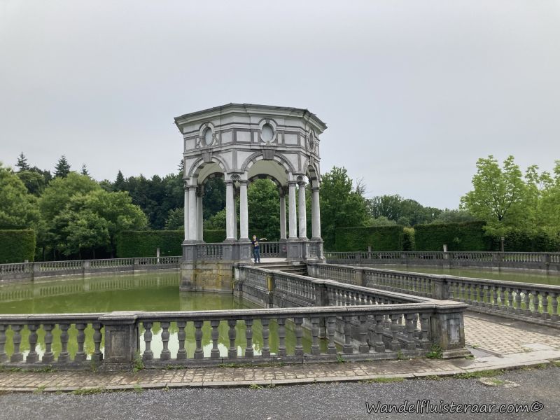 Het 7 sterren paviljoen in het park van Edingen