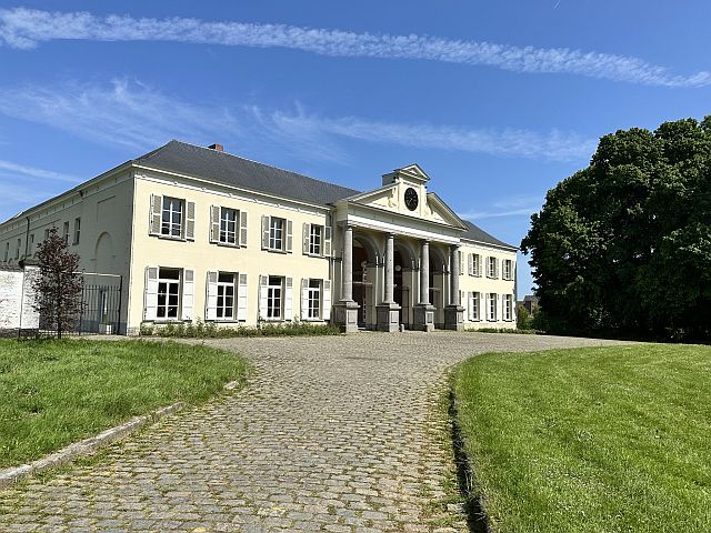 Op deze afbeelding zie je het kasteel van Kasteelpark Ter Rijst